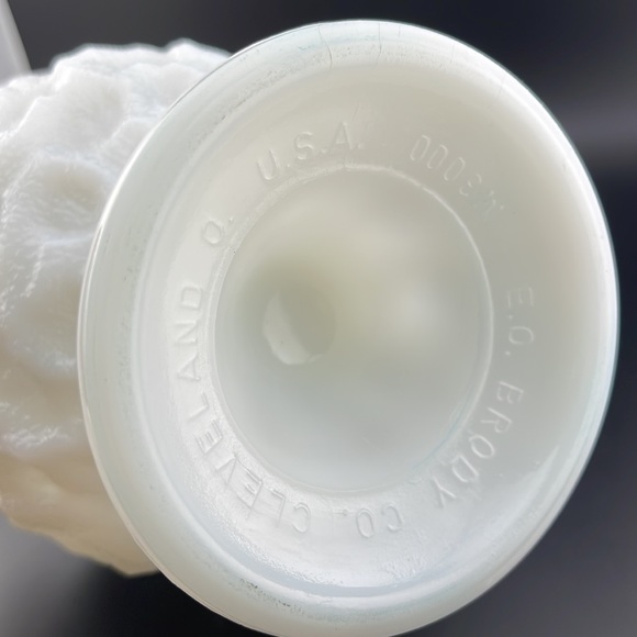 Vintage E.O. Brody Milk Glass - Picture 4 of 4